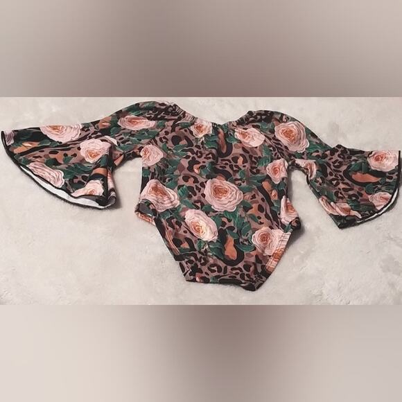 Whoa Pony Newborn Baby NWT Snap Bottom Bell Sleeve Leopard Rose One-Piece 0-3 M - Picture 2 of 7
